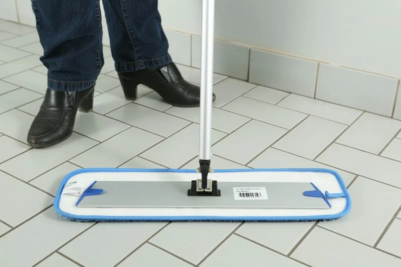 Globe Commercial Products Microfiber Flat Mop Wet Pads