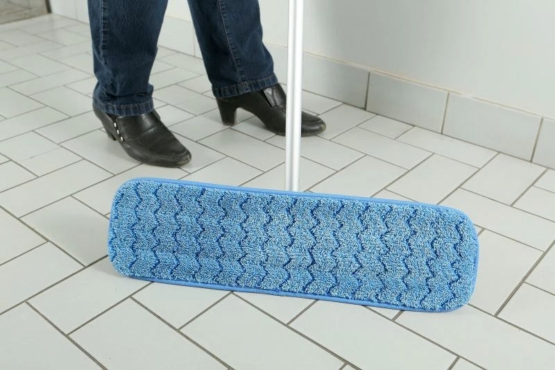 Globe Commercial Products Microfiber Flat Mop Wet Pads